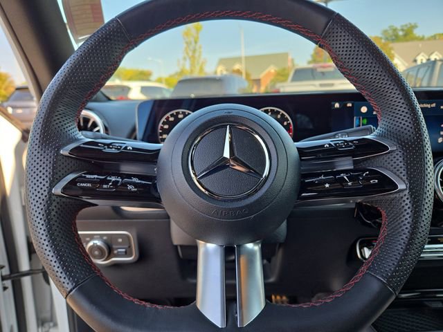 Used 2024 Mercedes-Benz GLB 250 4MATIC image 18