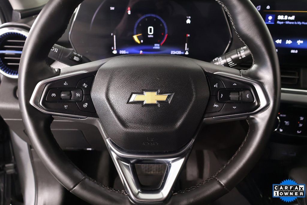 Used 2025 Chevrolet Trax LT w/ LT Convenience Package image 3