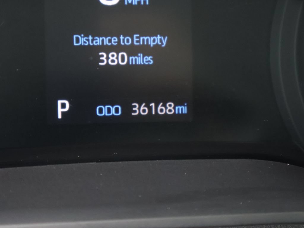 Used 2024 Toyota Sienna LE FWD image 28