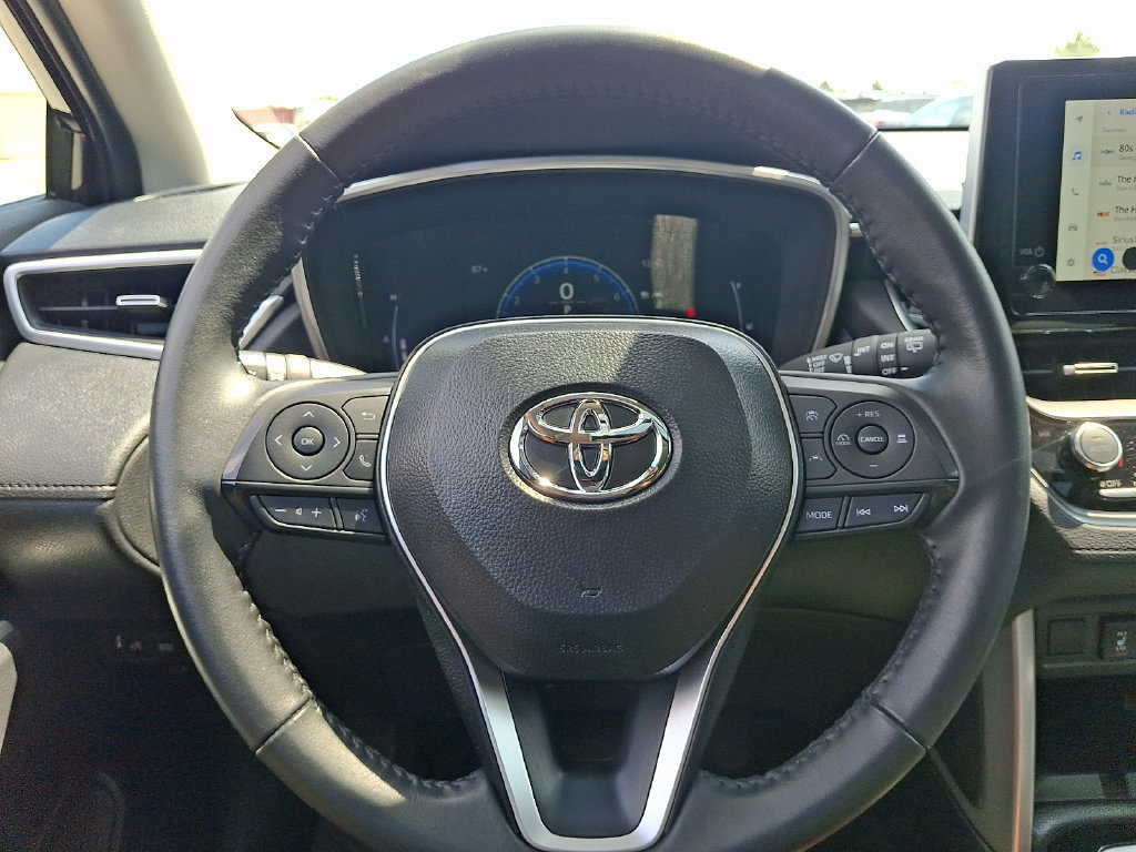 Used 2025 Toyota Corolla Cross XLE w/ Convenience Package AWD/4WD image 18