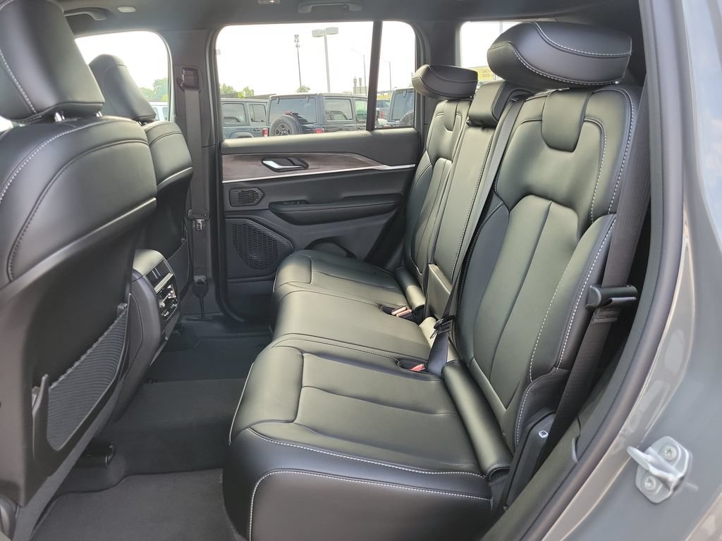 New 2027 Jeep Grand Cherokee Limited AWD/4WD image 9