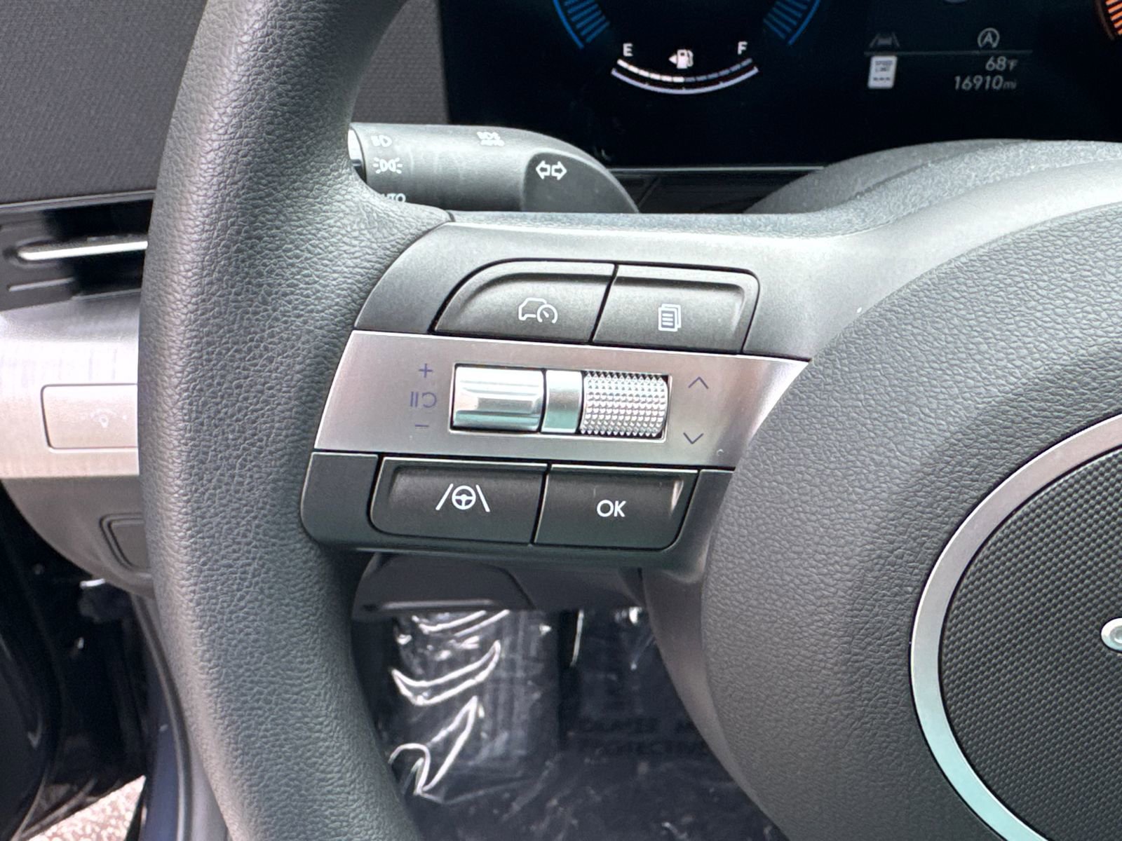 Used 2025 Hyundai Kona SE image 25