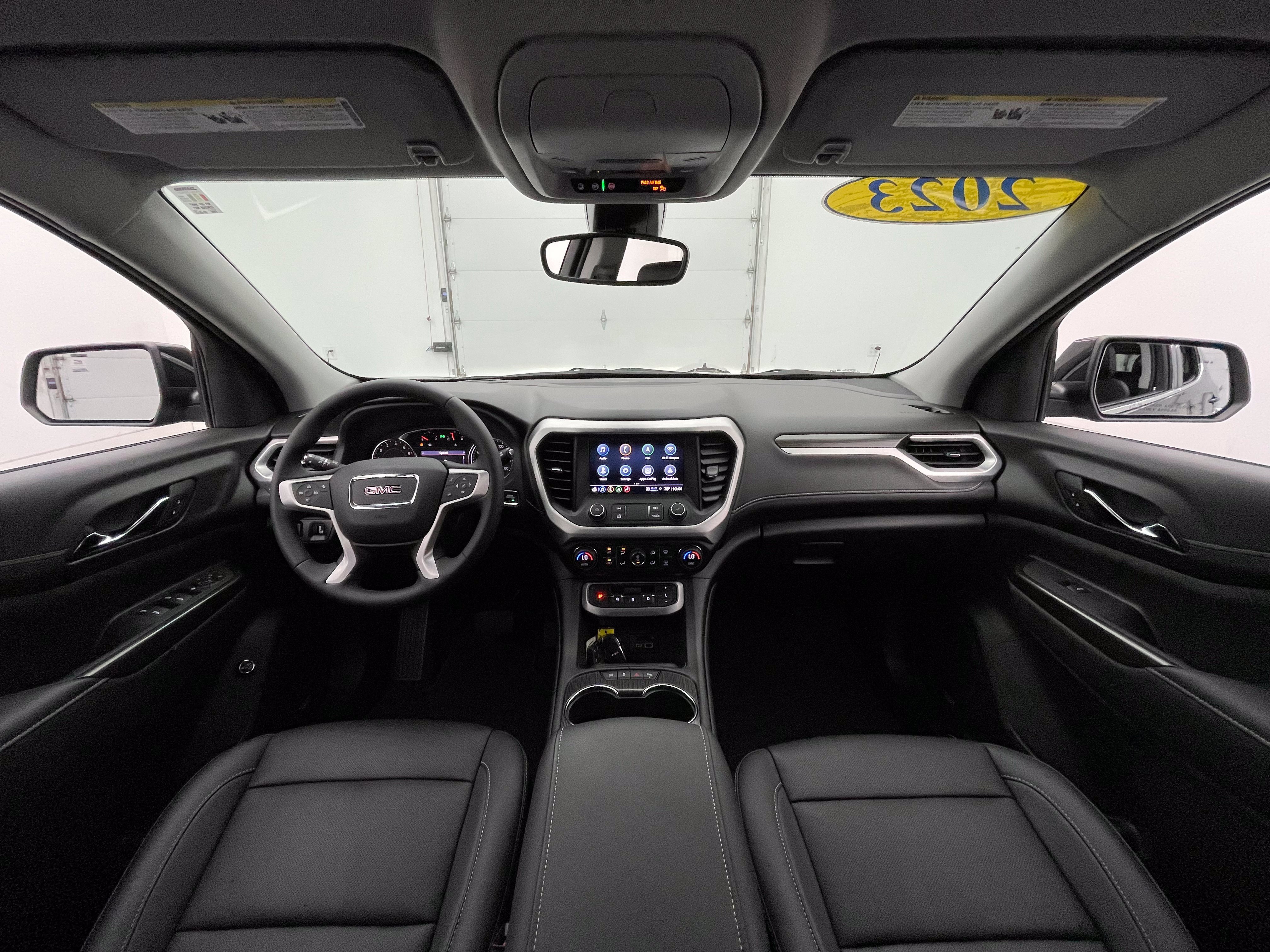 Used 2023 GMC Acadia SLT FWD image 3