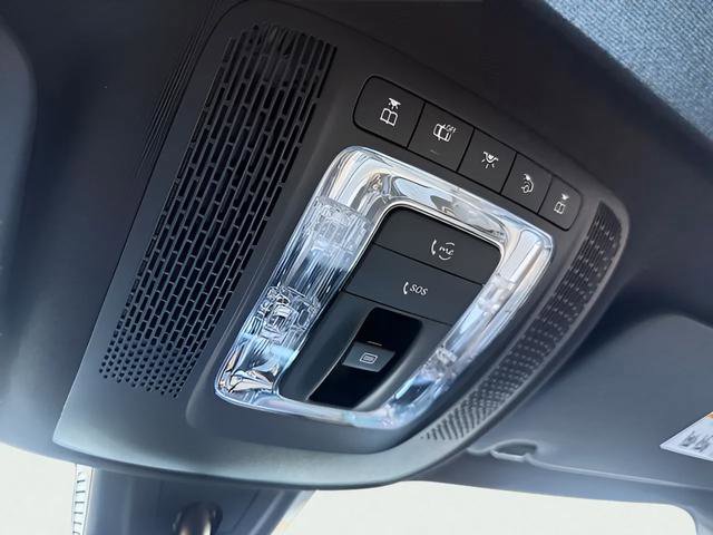 Used 2022 Mercedes-Benz GLB 250 w/ Premium Package Lite image 21