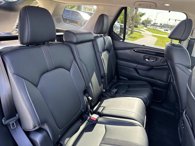 Certified 2025 Honda Pilot Touring image 9