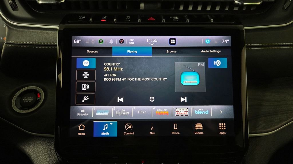 Used 2023 Jeep Grand Cherokee Limited w/ Black Appearance Package image 23