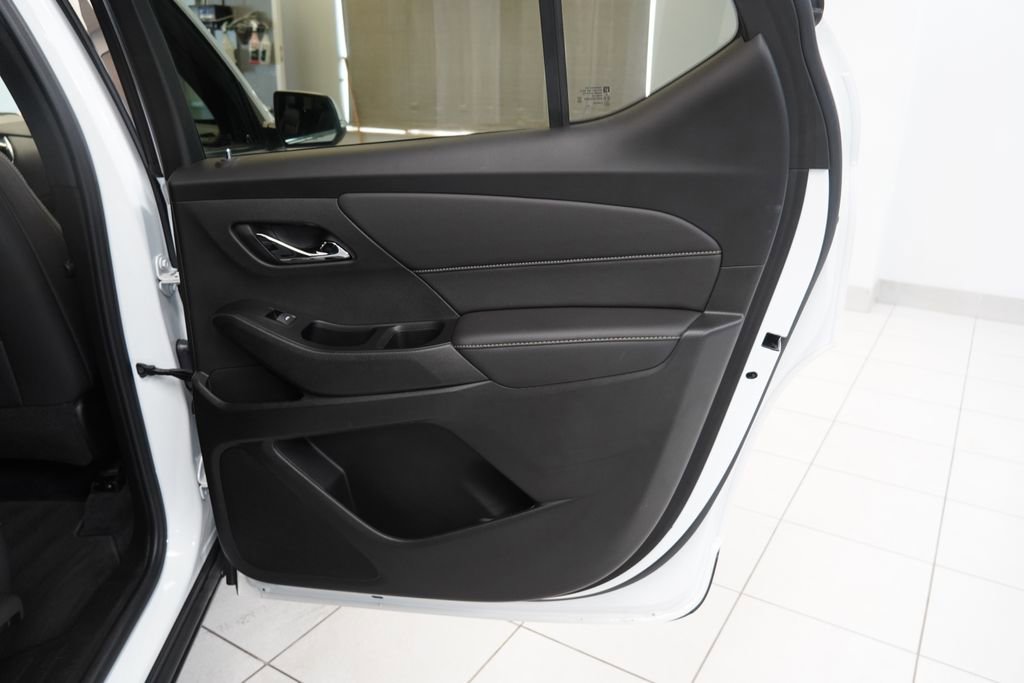Used 2023 Chevrolet Traverse LT image 27