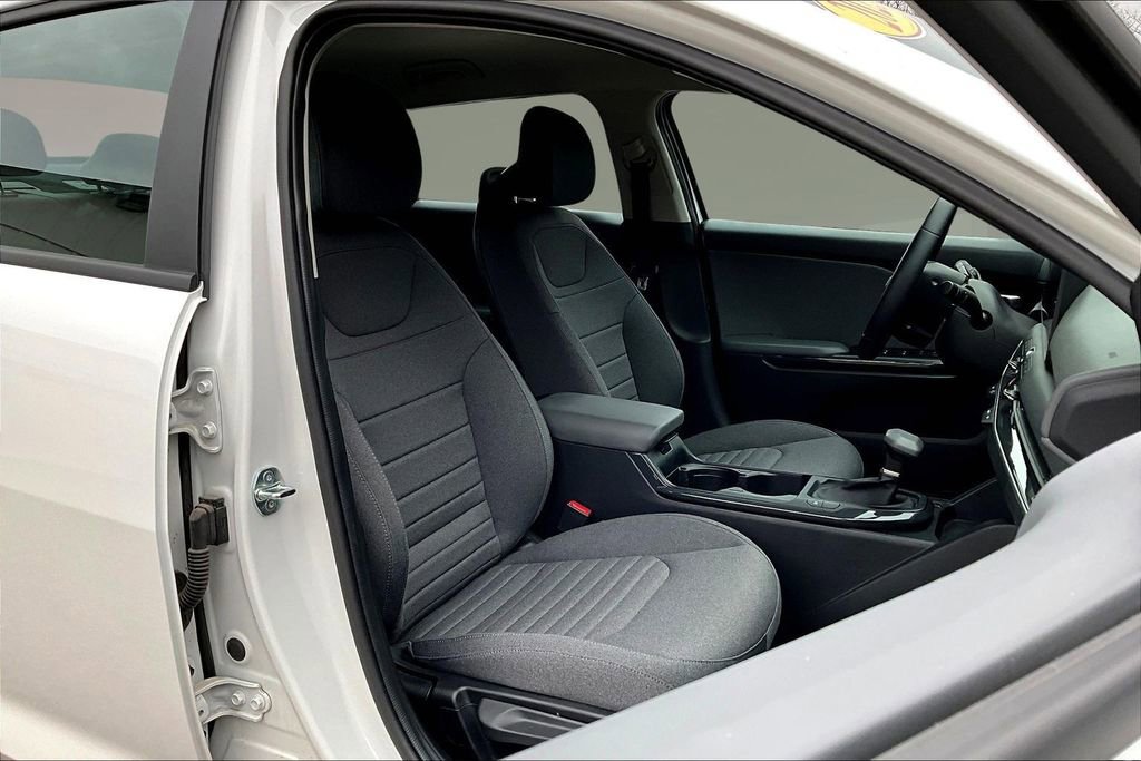Certified 2025 Kia K4 EX image 25
