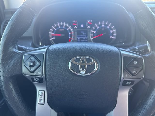 Used 2017 Toyota 4Runner SR5 AWD/4WD image 18