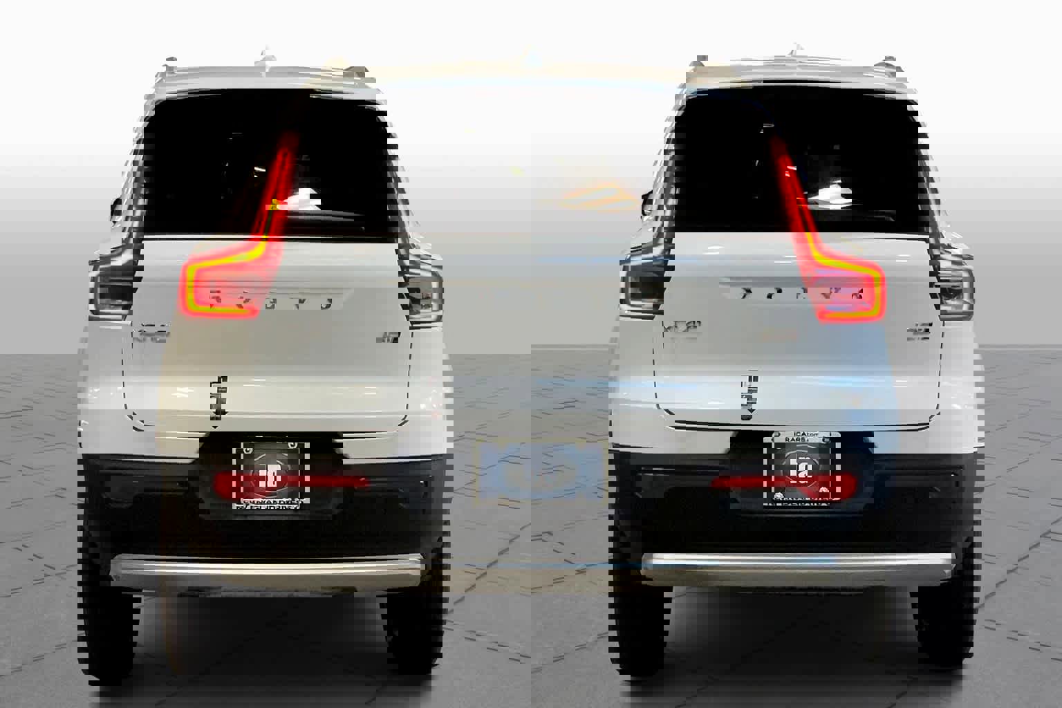 New 2025 Volvo XC40 B5 Ultra w/ Protection Package Premier image 4