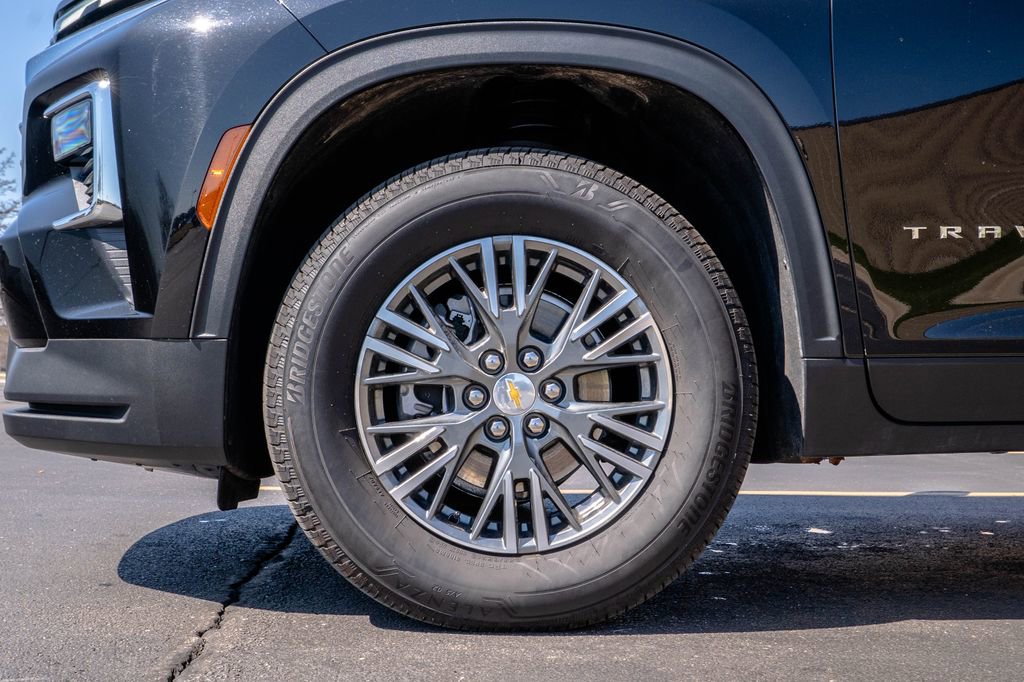 Used 2025 Chevrolet Traverse LT image 10