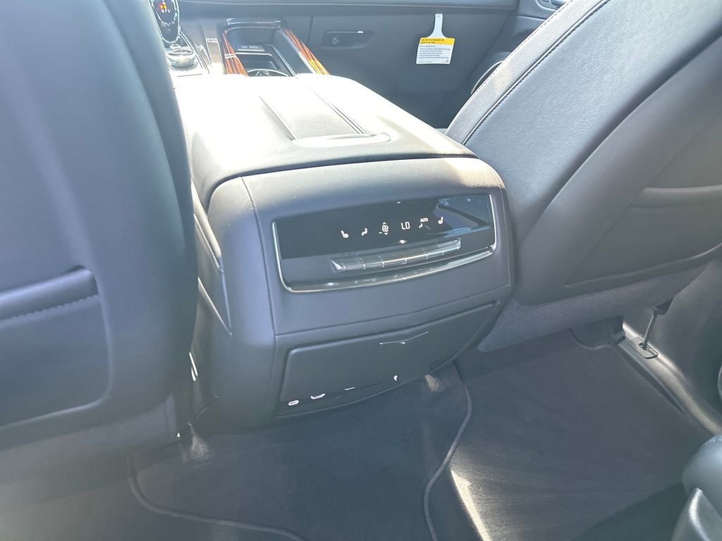 Used 2024 Cadillac Escalade Premium Luxury w/ Performance Package AWD/4WD image 30