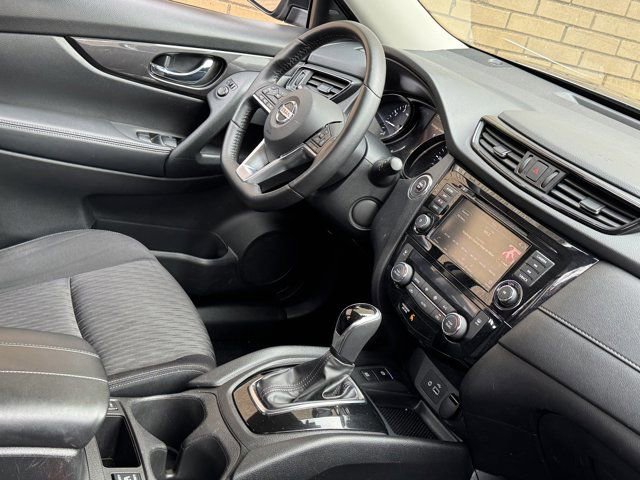 Used 2019 Nissan Rogue SV w/ Premium Package FWD image 9