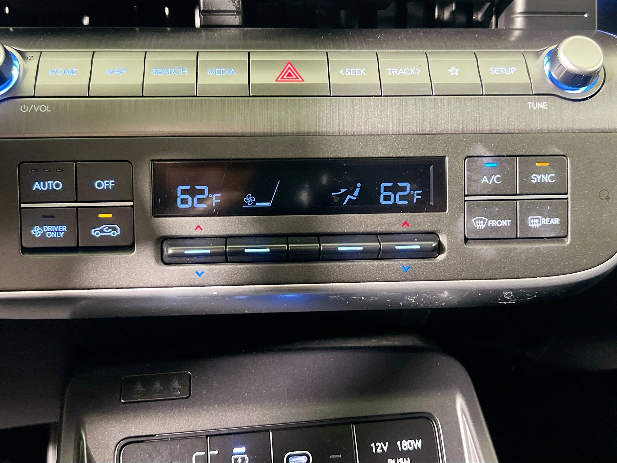 Used 2024 Hyundai Kona Limited image 27