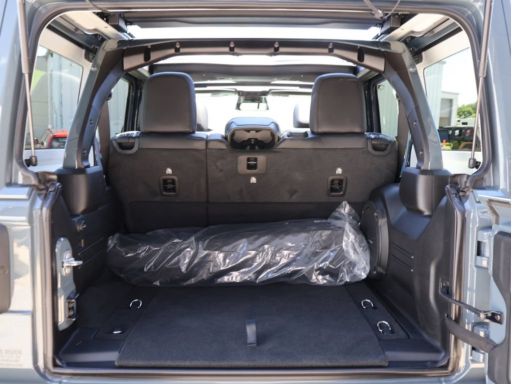 New 2026 Jeep Wrangler Unlimited Rubicon AWD/4WD image 14