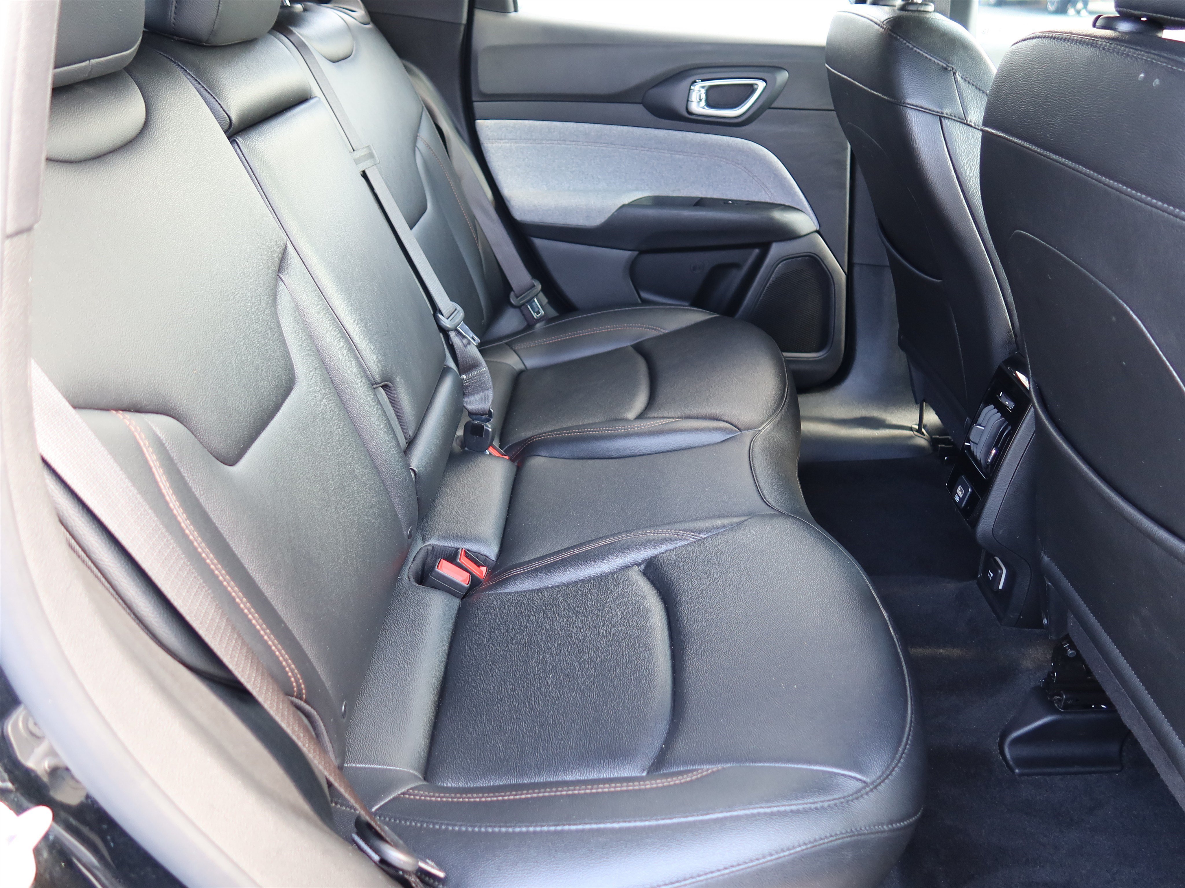 Used 2024 Jeep Compass Latitude AWD/4WD image 13