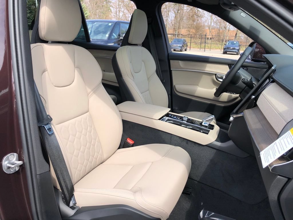 New 2026 Volvo XC90 B6 Plus w/ Protection Package Premier AWD/4WD image 28
