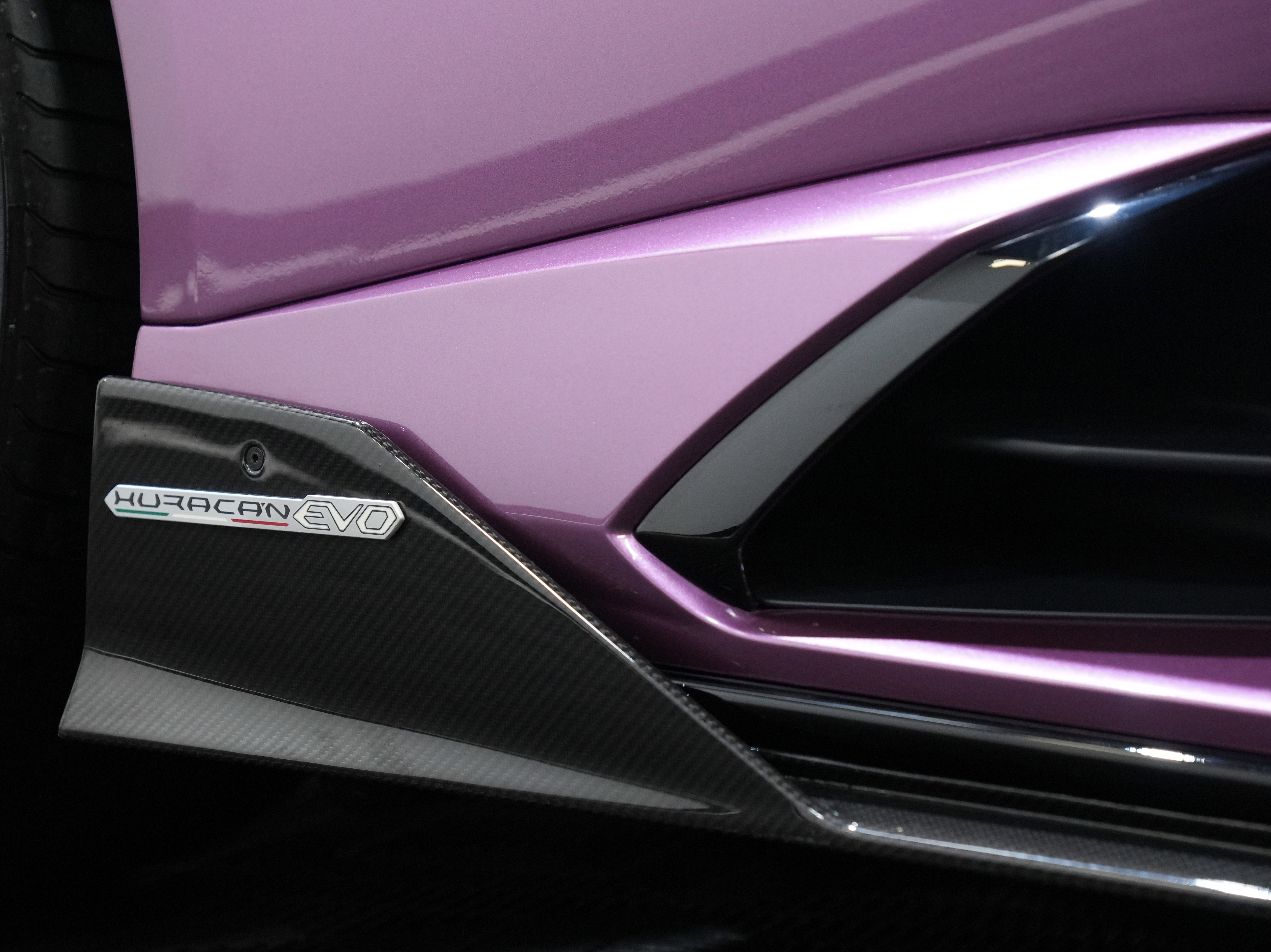 Used 2024 Lamborghini Huracan EVO image 16