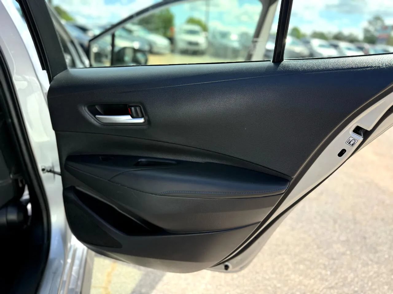 Used 2022 Toyota Corolla SE w/ SE Premium Package FWD image 36