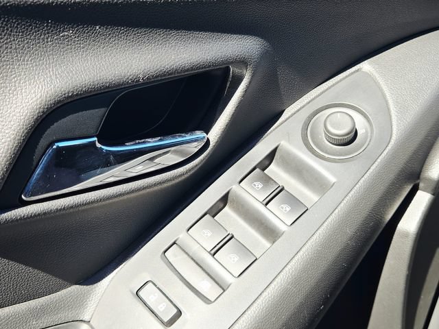 Used 2021 Chevrolet Trax LT w/ LT Convenience Package FWD image 30
