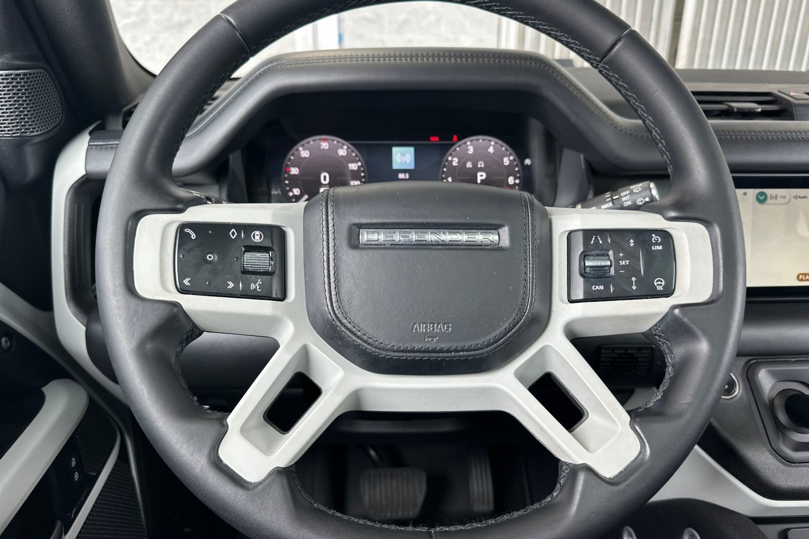Used 2024 Land Rover Defender 110 X-Dynamic SE AWD/4WD image 23
