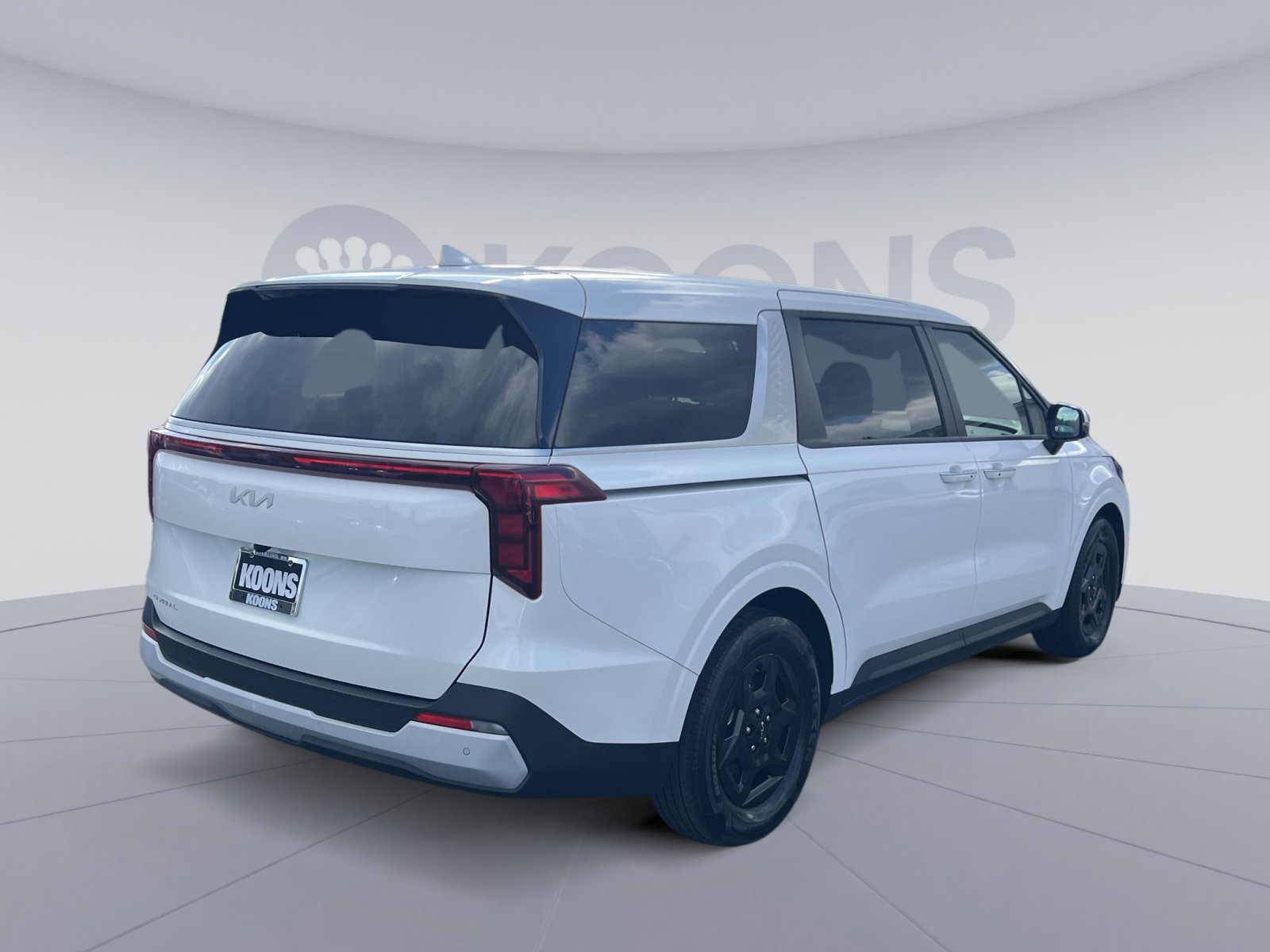 Used 2025 Kia Carnival FWD image 16