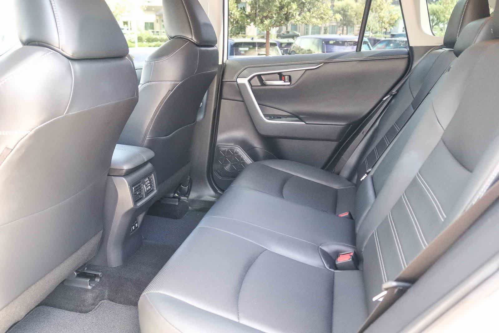 Used 2020 Toyota RAV4 Limited FWD image 17