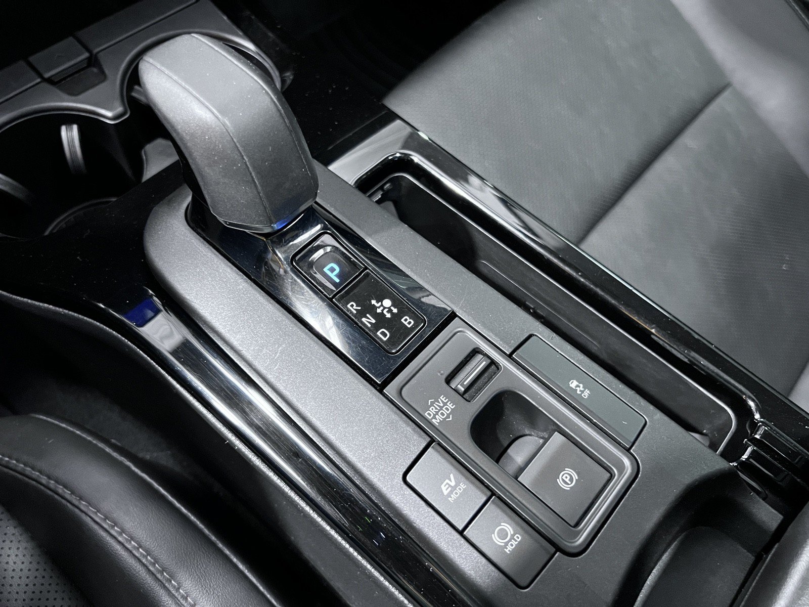 Used 2024 Toyota Prius XLE FWD image 20