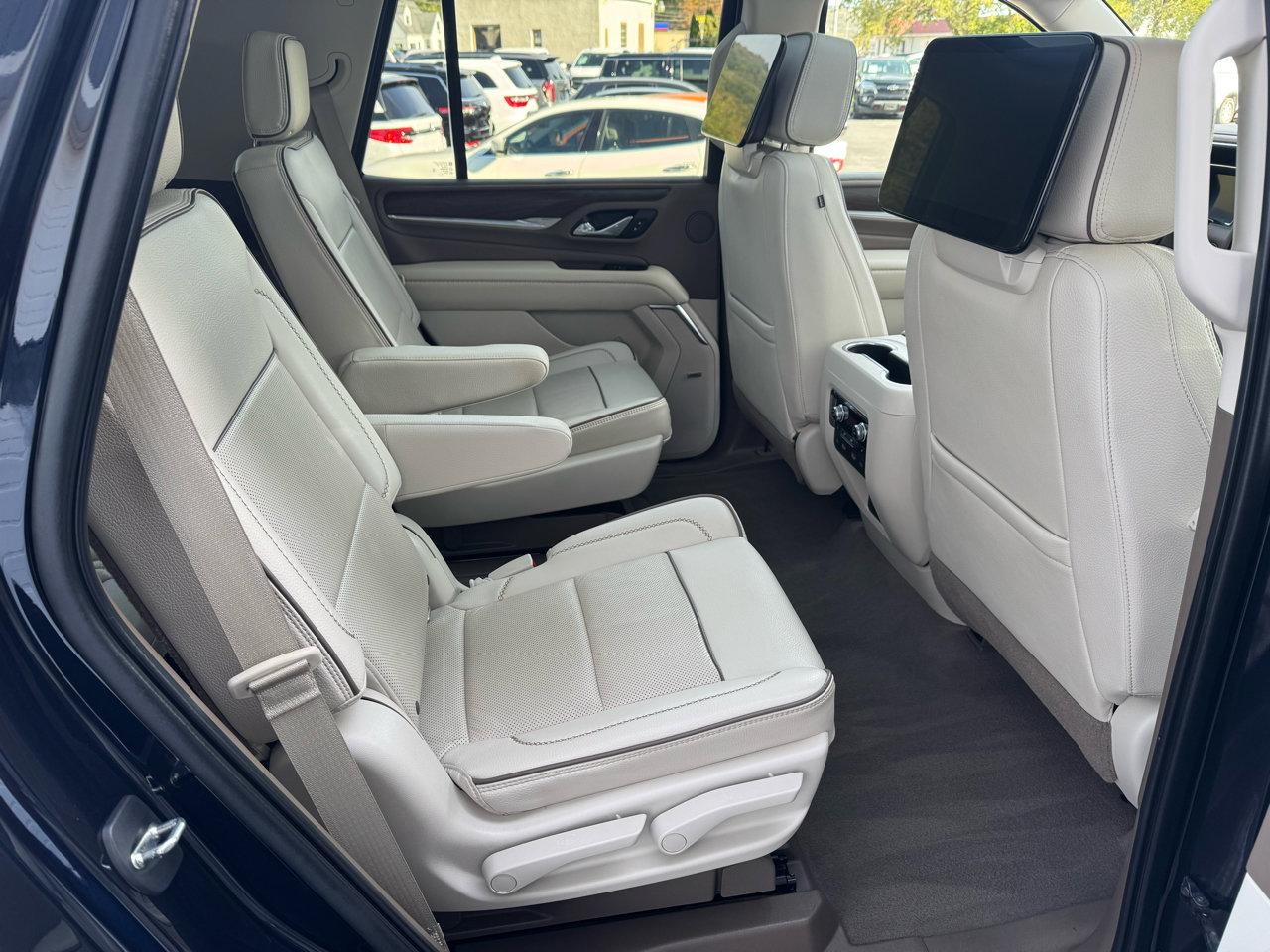 Used 2021 GMC Yukon Denali w/ Denali Ultimate Package image 13