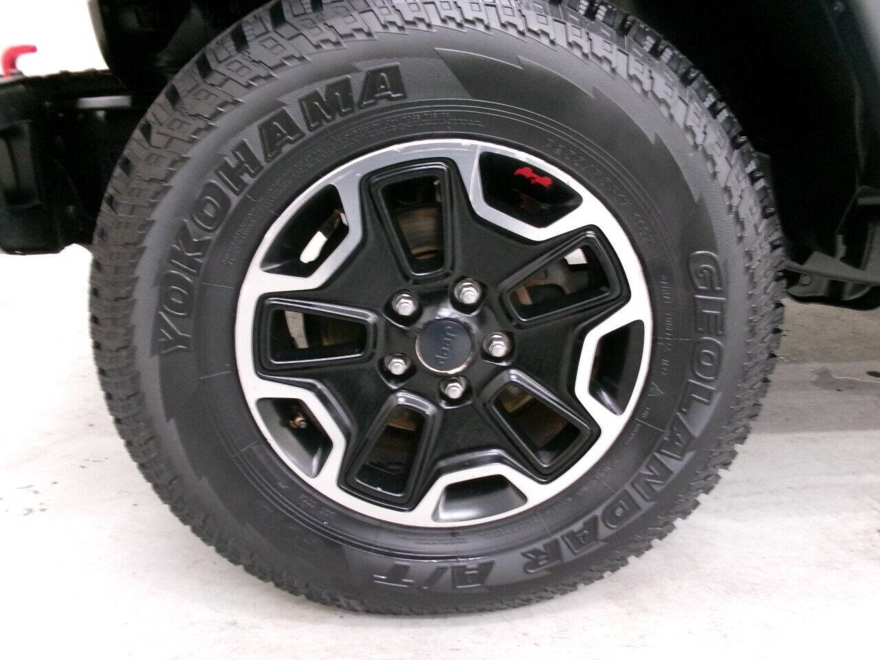 Used 2016 Jeep Wrangler Unlimited Rubicon image 2