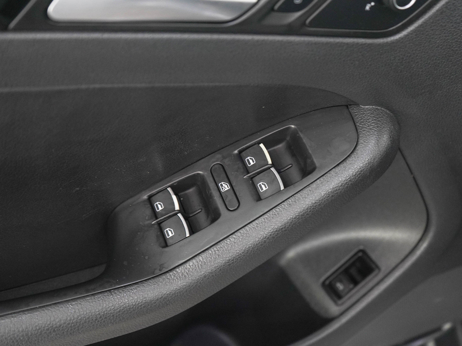 Used 2017 Volkswagen Jetta GLI FWD image 18