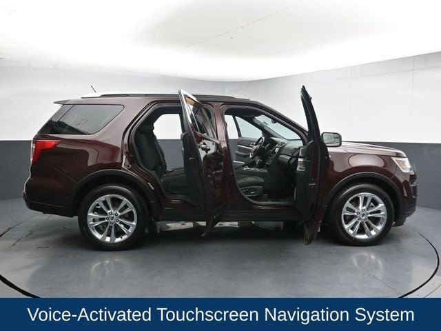 Used 2018 Ford Explorer XLT w/ Equipment Group 201A AWD/4WD image 31