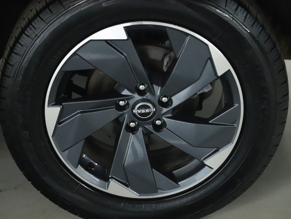 Certified 2025 Nissan Rogue SV image 38