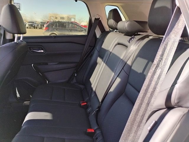 Used 2024 Nissan Rogue SV w/ SV Premium Package image 11