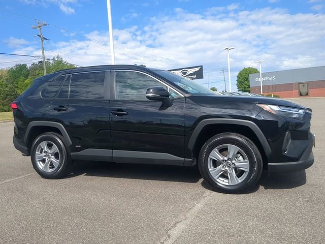Used 2025 Toyota RAV4 XLE AWD/4WD image 2