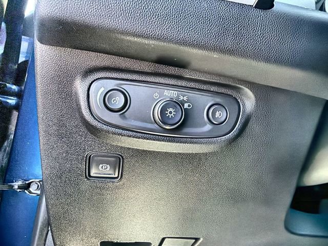 Certified 2023 GMC Terrain SLT image 17