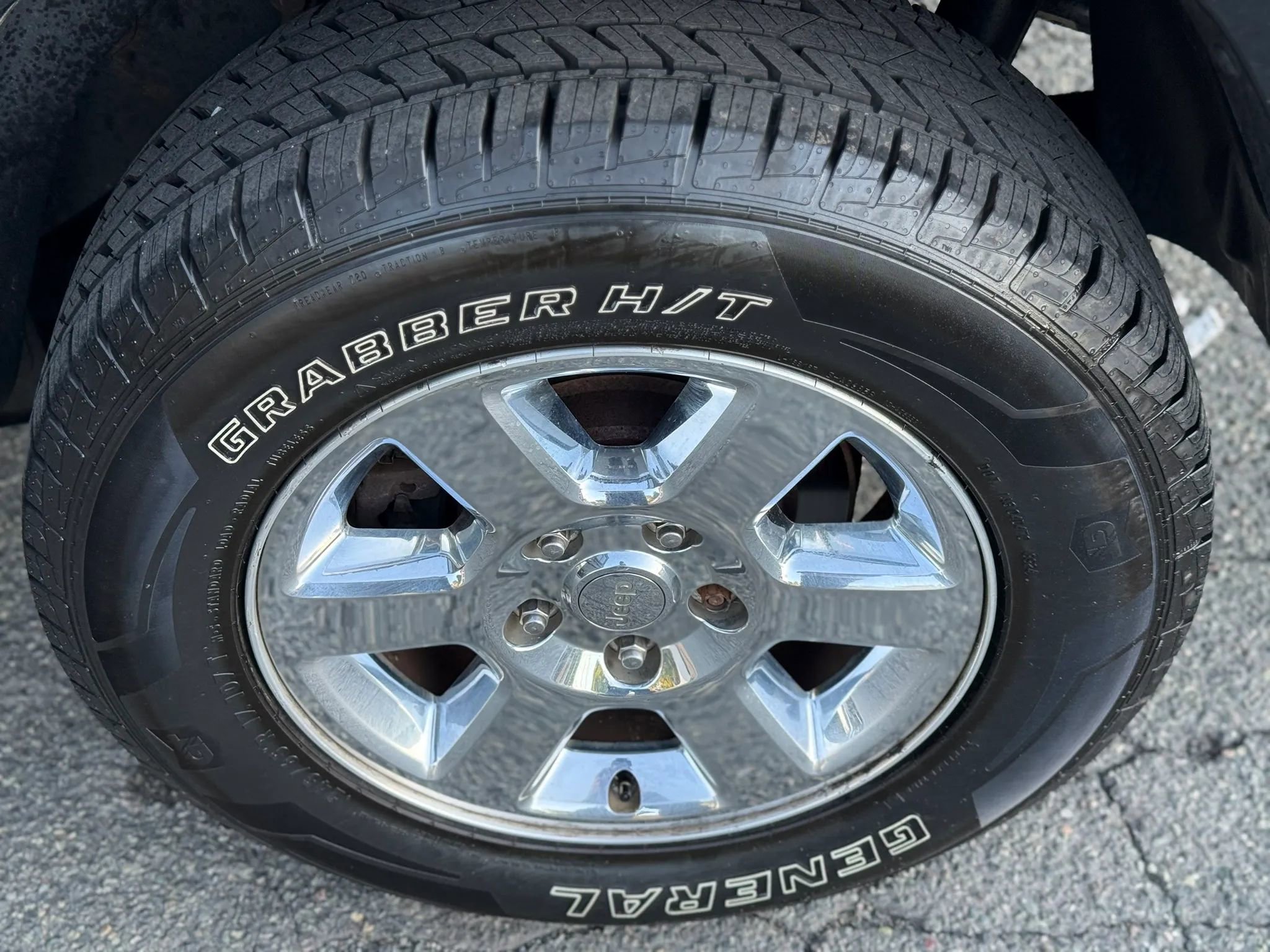 Used 2007 Jeep Commander Sport AWD/4WD image 30