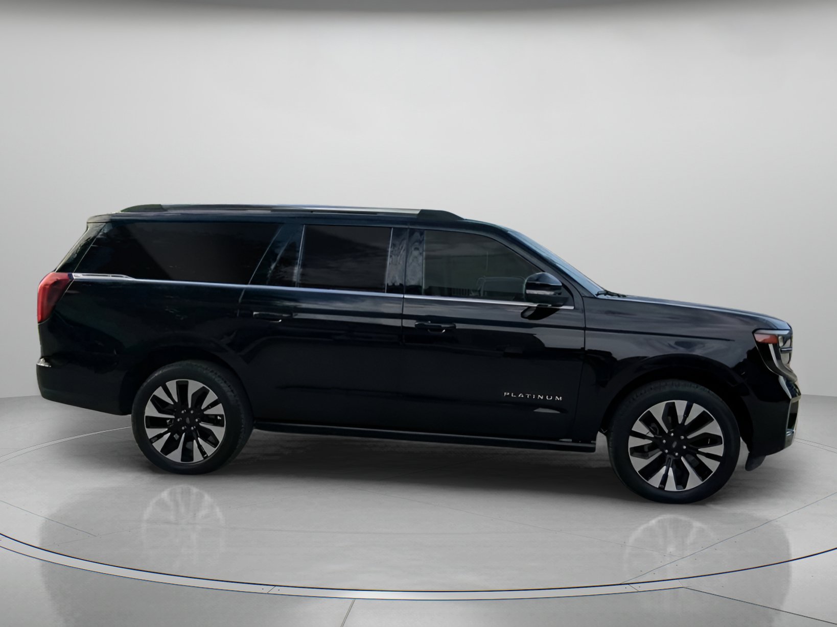 Certified 2025 Ford Expedition Max Platinum w/ Driver's Package AWD/4WD image 33