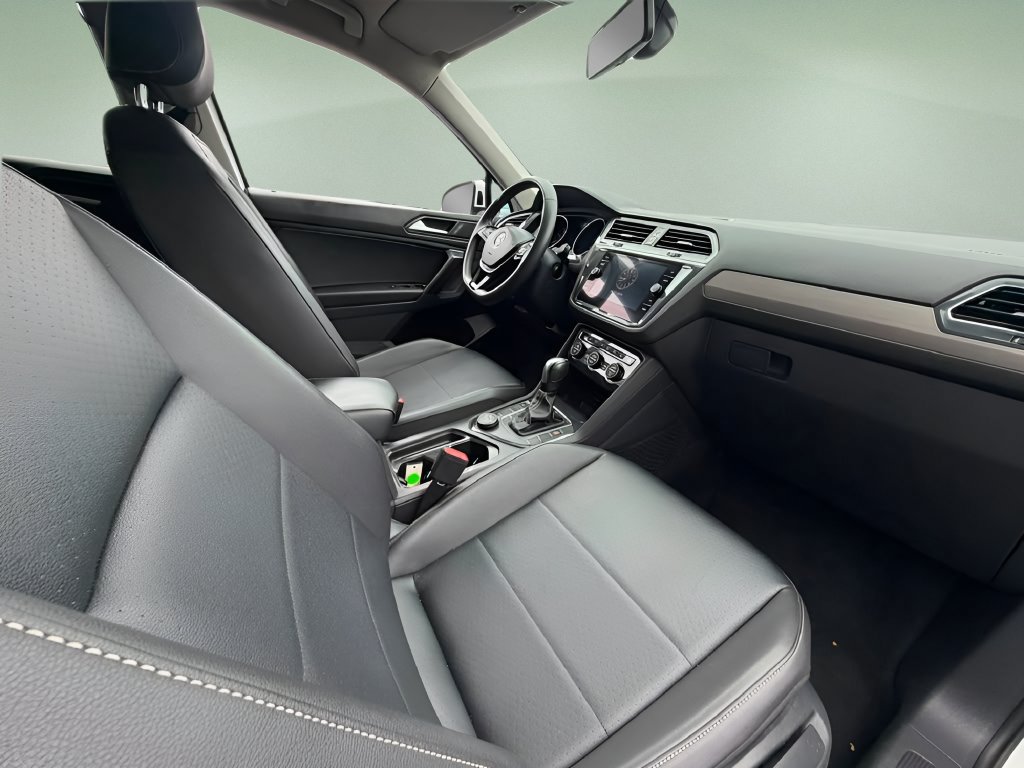Used 2021 Volkswagen Tiguan SE R-Line AWD/4WD image 19