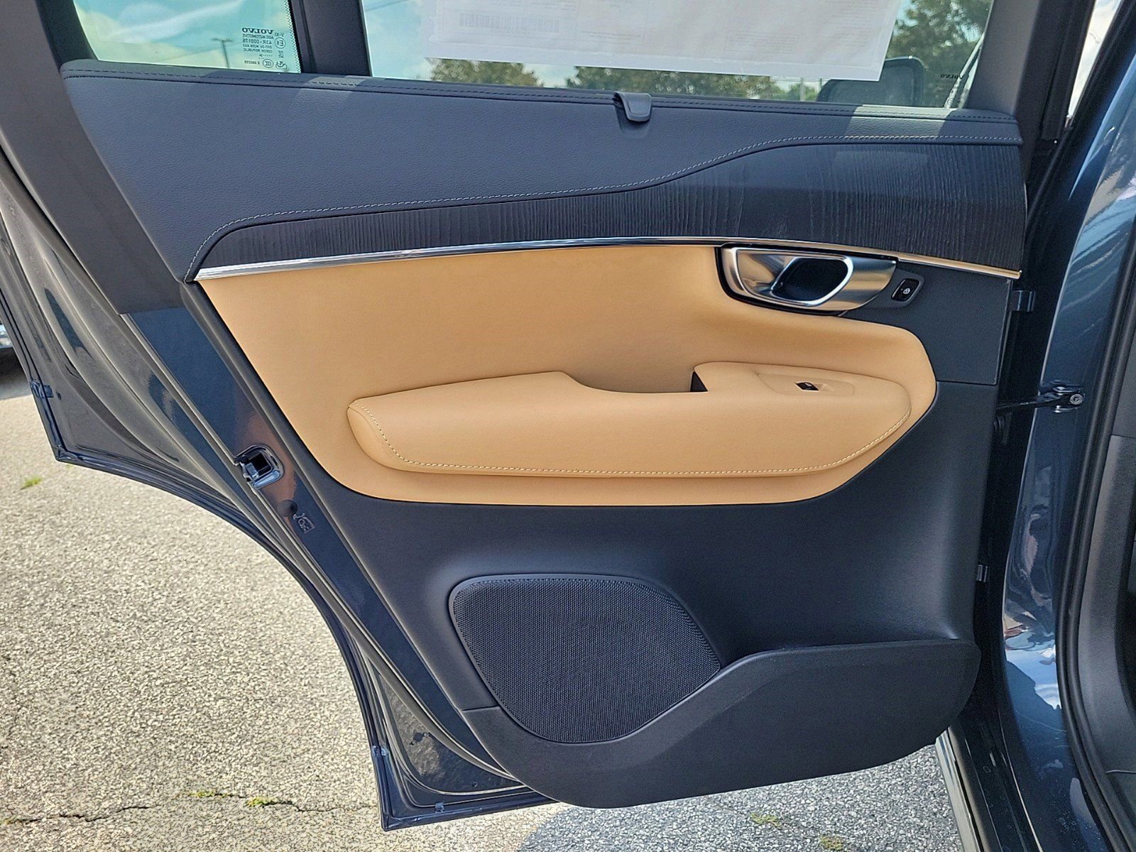 New 2024 Volvo XC90 T8 Ultimate w/ Protection Package Premier image 21