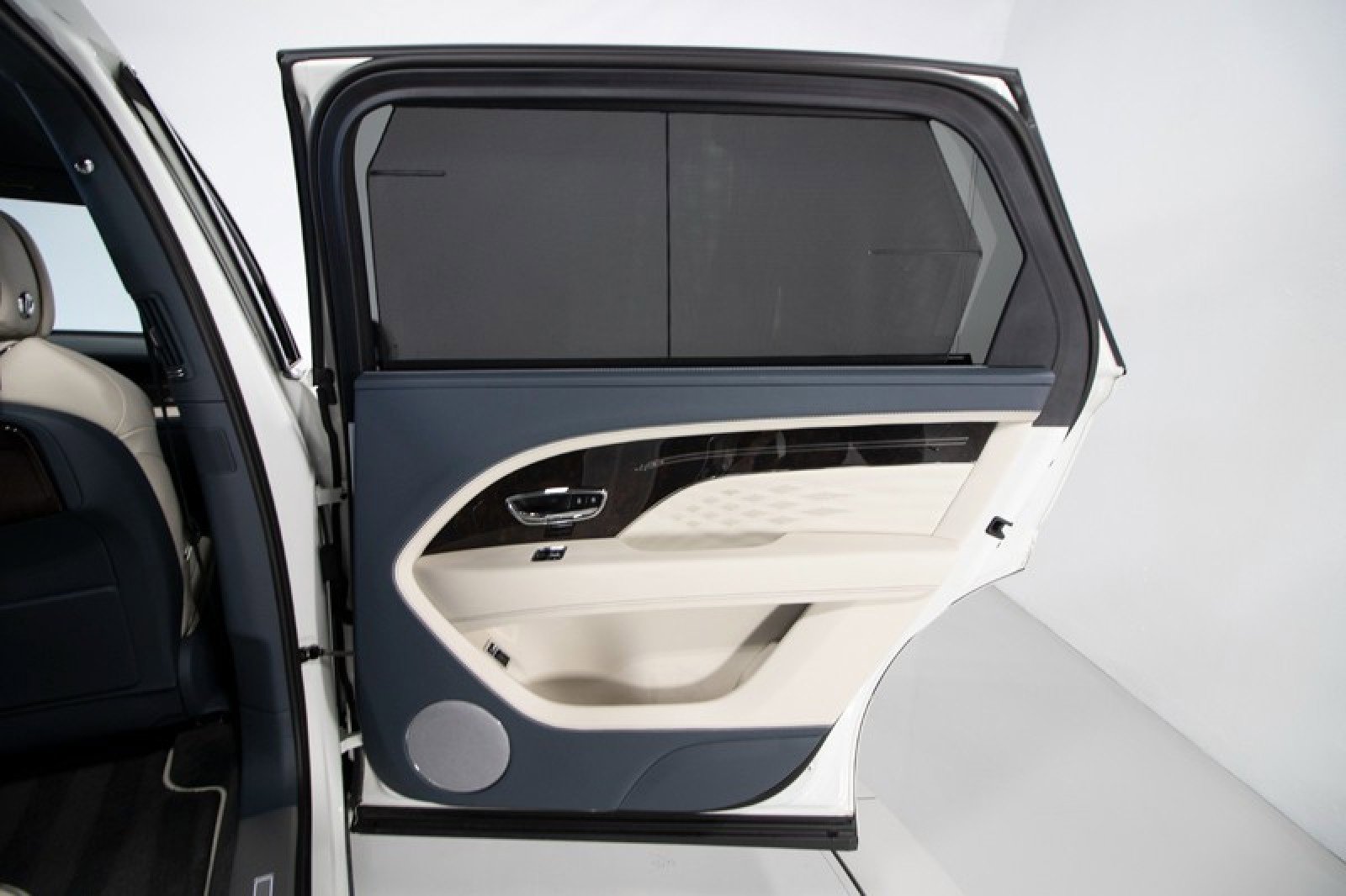 Used 2023 Bentley Bentayga Extended Wheelbase image 66