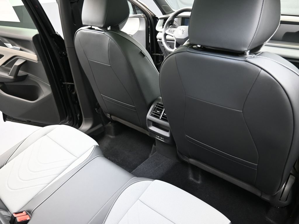 New 2026 Volkswagen Tiguan SE R-Line image 15