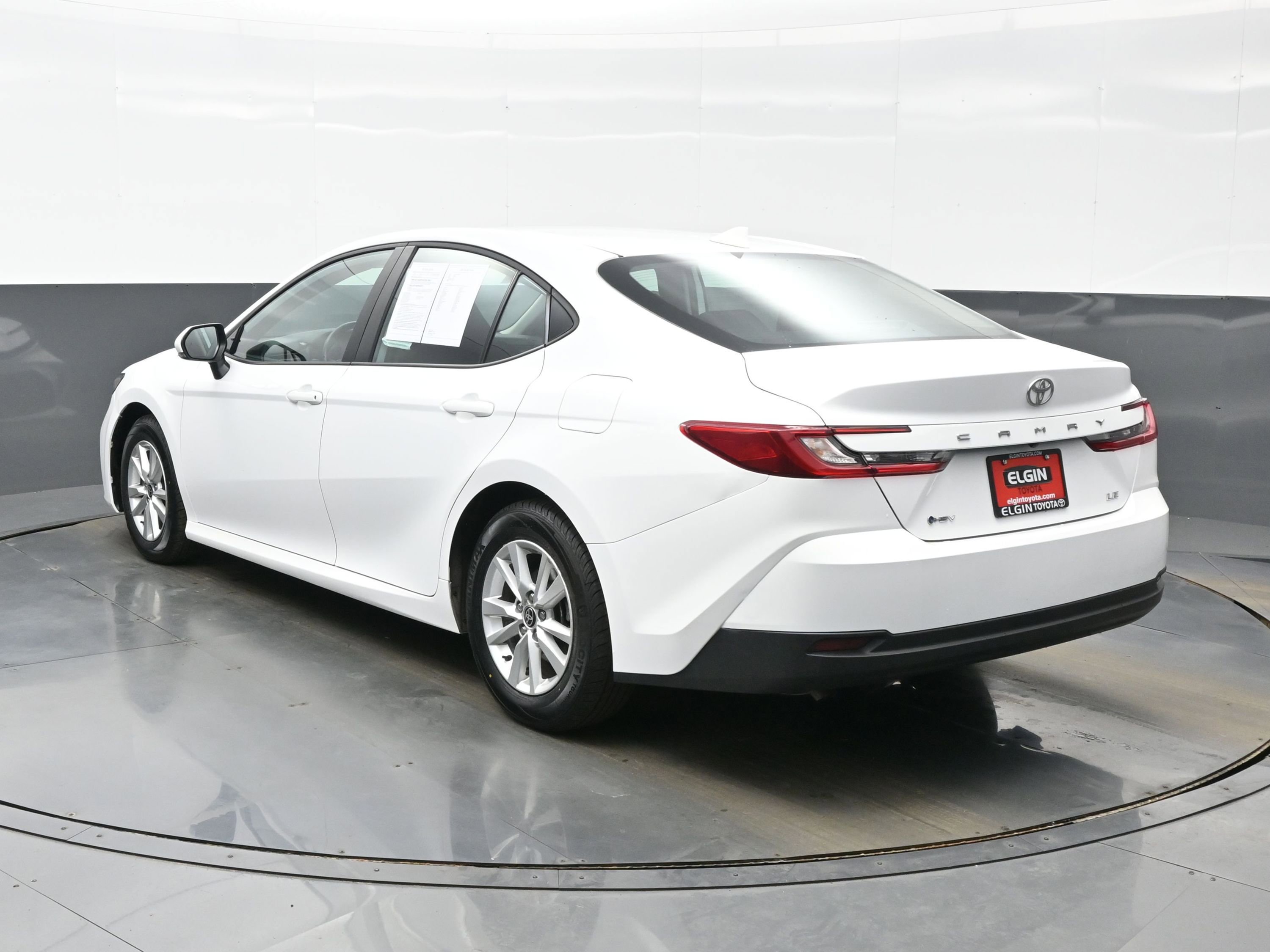 Used 2025 Toyota Camry LE image 4