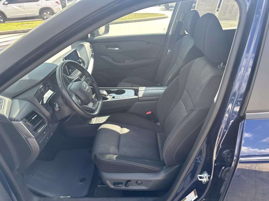 Used 2025 Nissan Rogue SV FWD image 13