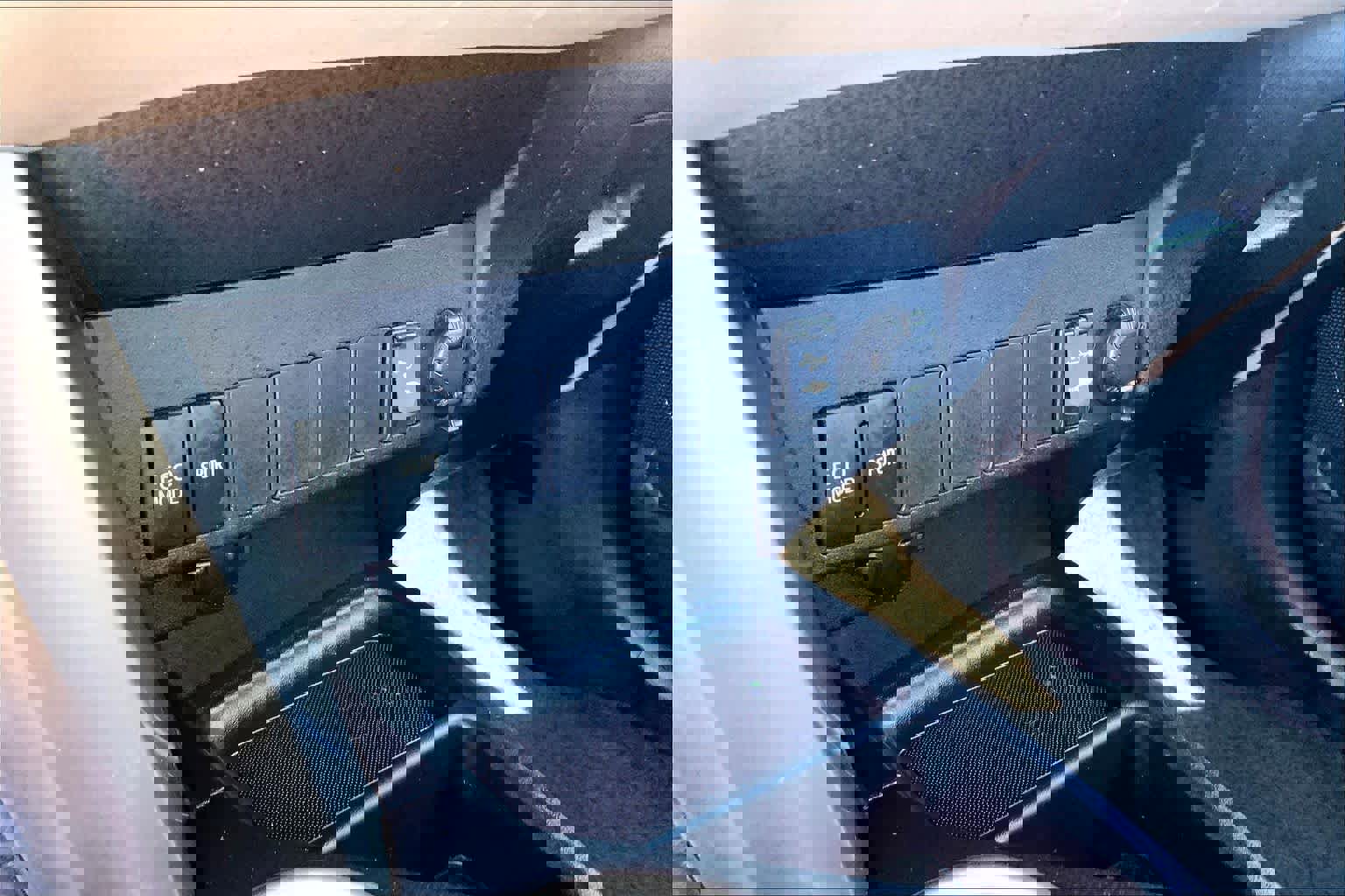 Used 2015 Toyota RAV4 LE image 30