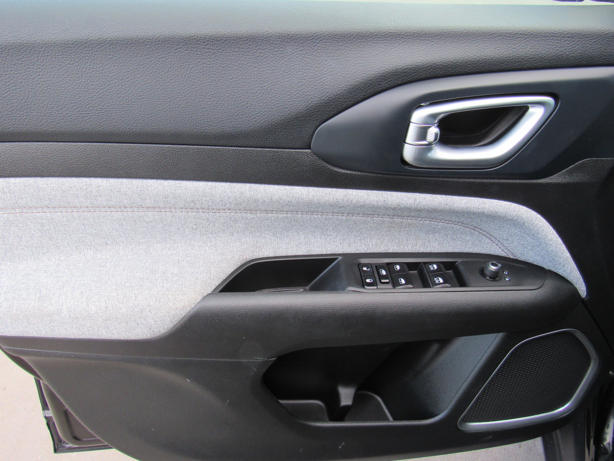 Used 2023 Jeep Compass Latitude image 13