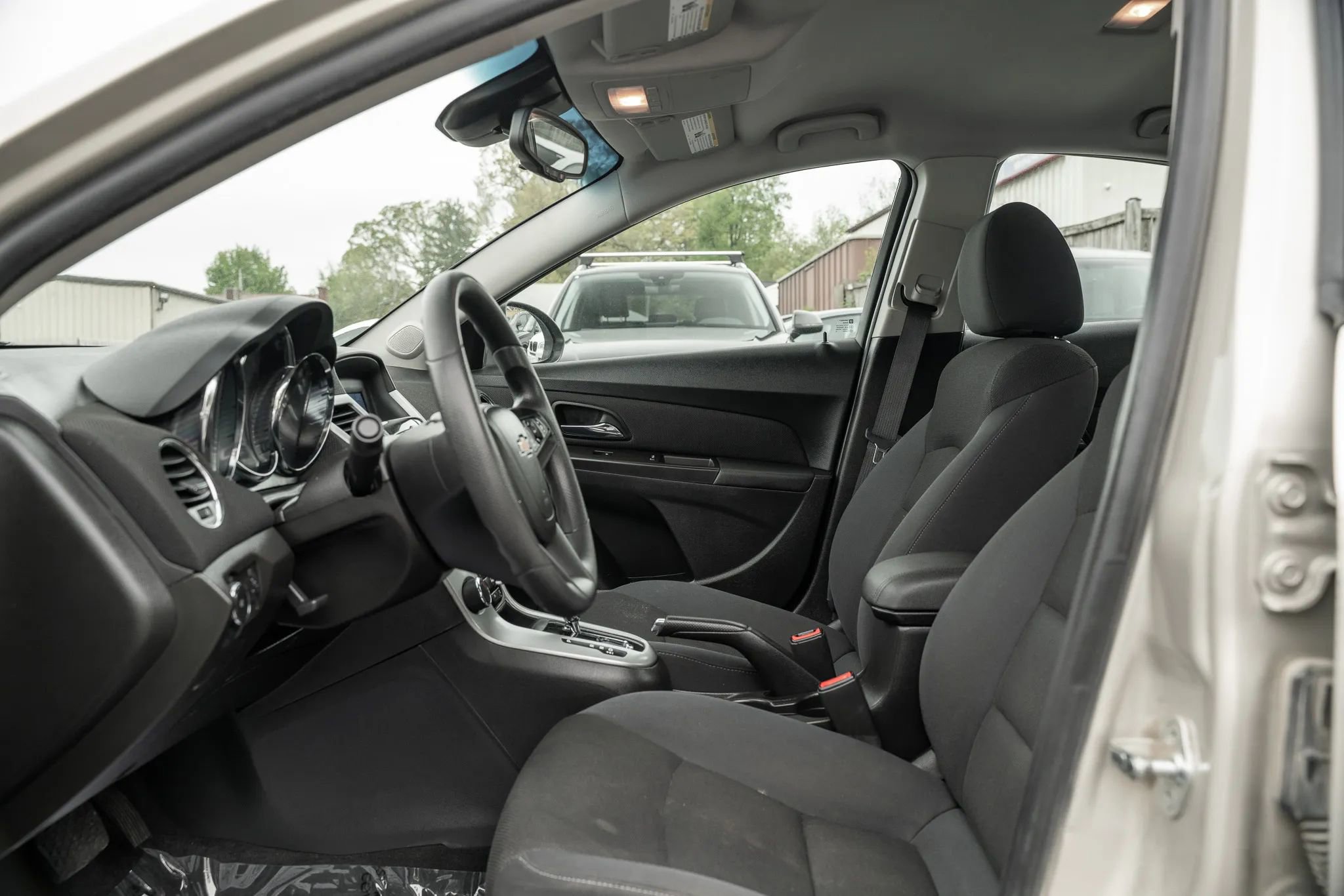 Used 2015 Chevrolet Cruze LT w/ RS Package FWD image 7