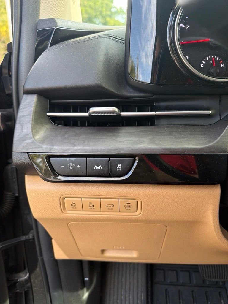 Certified 2023 Kia Carnival EX FWD image 18