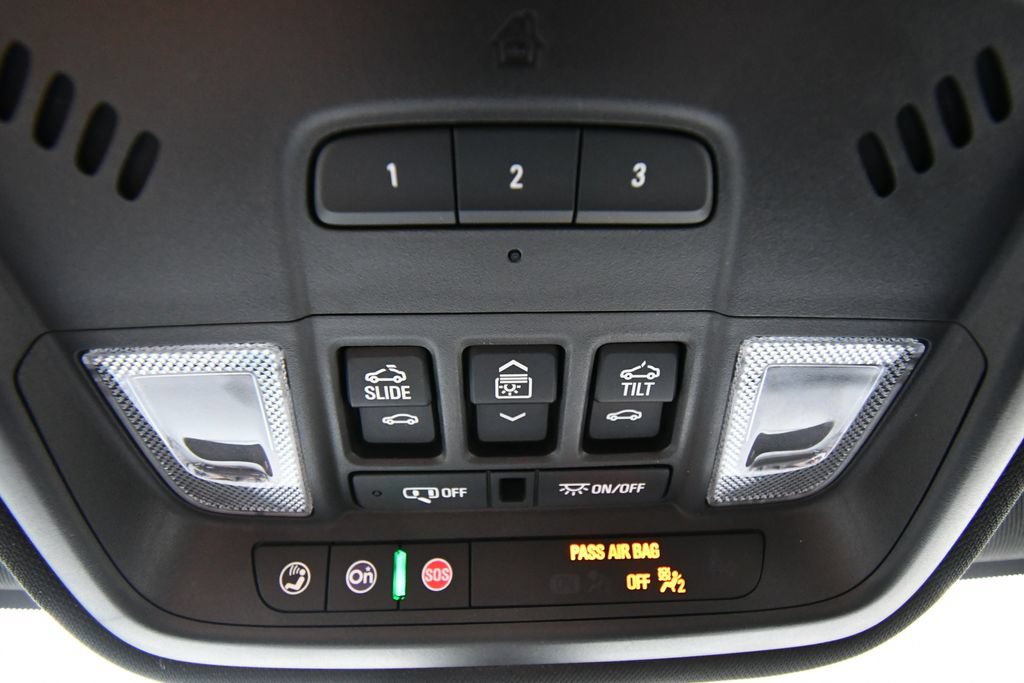 Used 2023 Chevrolet Traverse RS AWD/4WD image 34