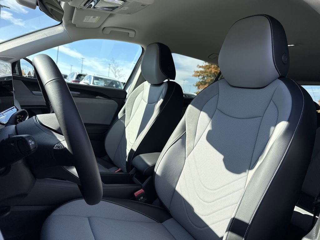 New 2026 Volkswagen Tiguan SE image 12